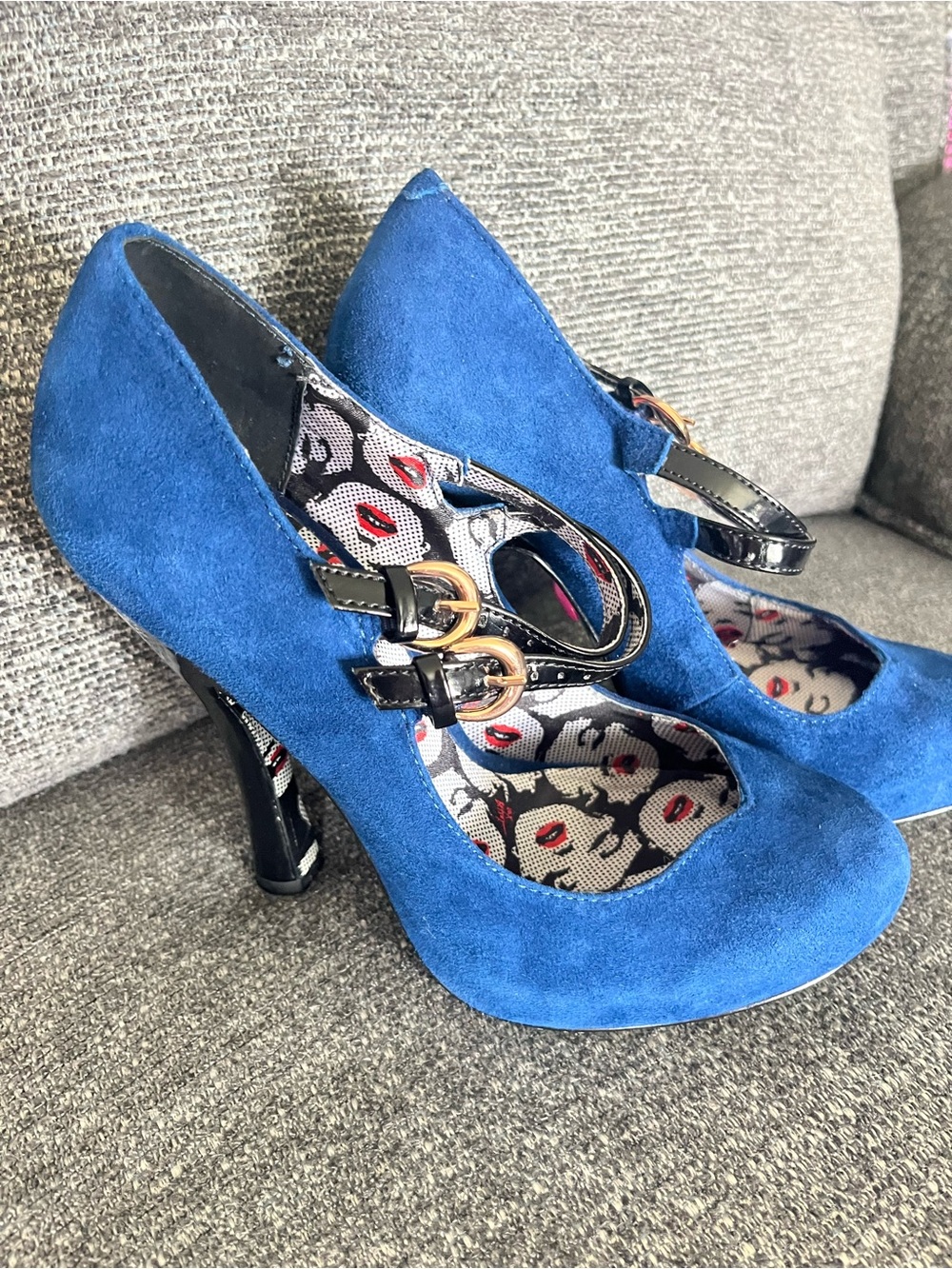 416–Betsey Johnson Navy Blue Suede Mary Jane Heels with Gold Buckles - Picture 4 of 4